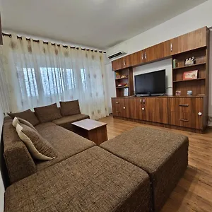  Apartament Cosy Close To Center With Parking Lot